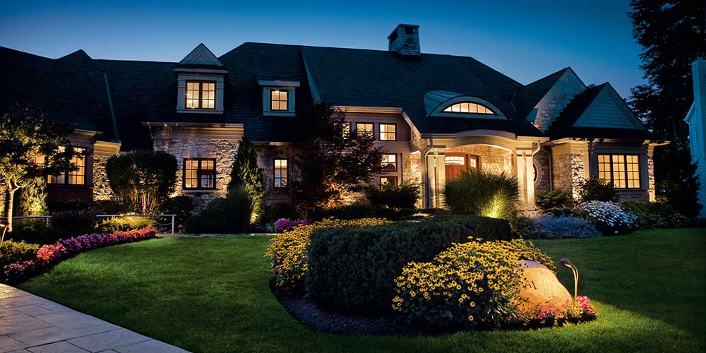 5 in-ground 12 V landscape lights in front of house